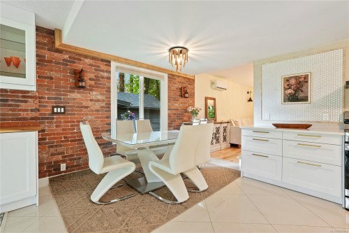 5470 Alderley Rd, Saanich, BC 