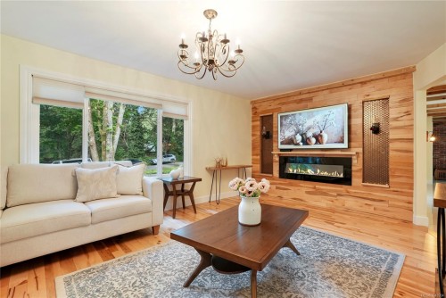 5470 Alderley Rd, Saanich, BC 