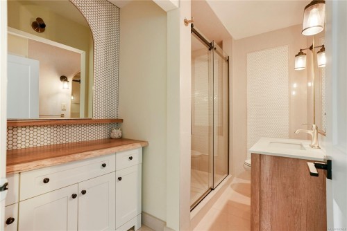 5470 Alderley Rd, Saanich, BC 