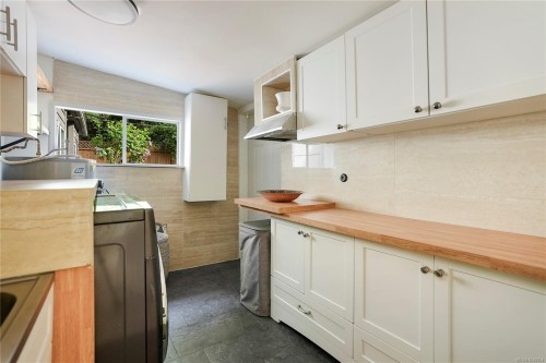 5470 Alderley Rd, Saanich, BC 