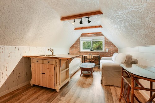 5470 Alderley Rd, Saanich, BC 