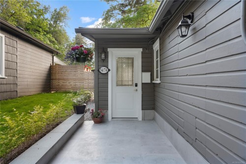 5470 Alderley Rd, Saanich, BC 
