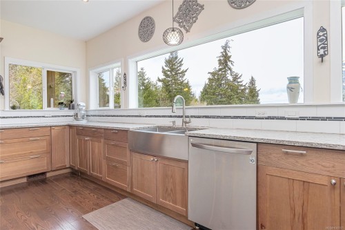 2835 Olympic Rd, Qualicum Beach, BC 