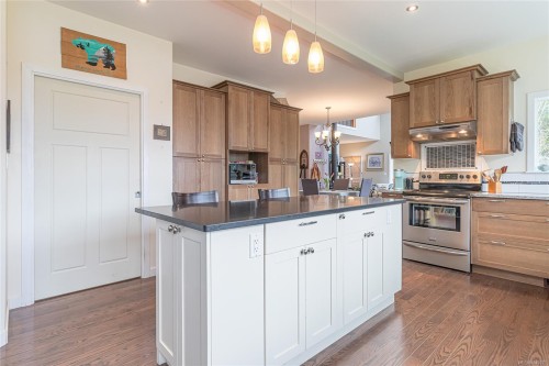 2835 Olympic Rd, Qualicum Beach, BC 