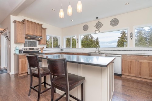 2835 Olympic Rd, Qualicum Beach, BC 