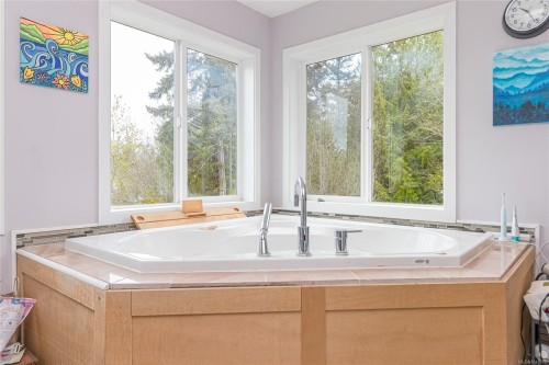 2835 Olympic Rd, Qualicum Beach, BC 
