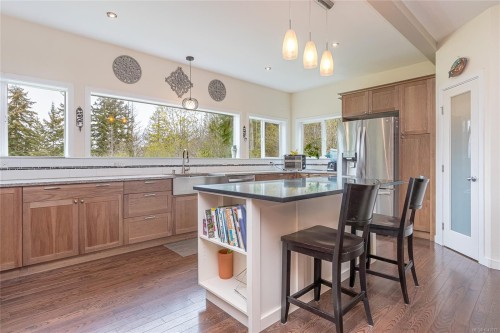 2835 Olympic Rd, Qualicum Beach, BC 