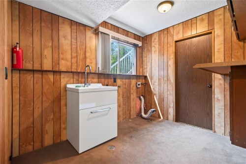 1847 Miracle Beach Dr, Black Creek, BC 