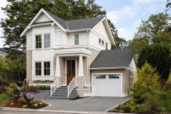 2456 Plumer St Oak Bay, BC V8S 2T8
