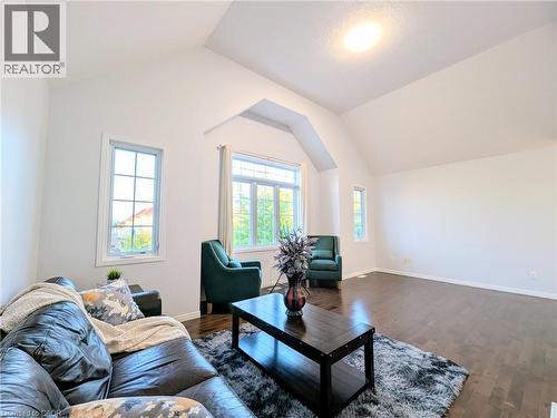 553 Blue Beech Boulevard, Waterloo, ON - Indoor Photo Showing Living Room