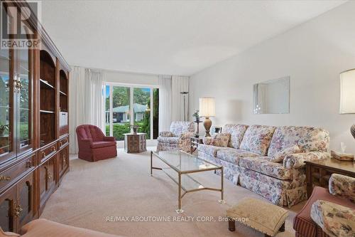 1167 Saturnia Crescent, Mississauga, ON - Indoor Photo Showing Living Room