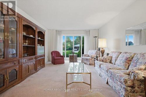 1167 Saturnia Crescent, Mississauga, ON - Indoor Photo Showing Living Room
