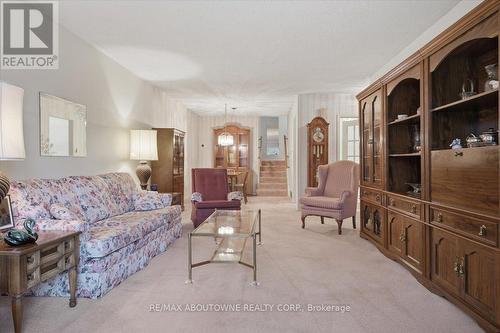 1167 Saturnia Crescent, Mississauga, ON - Indoor Photo Showing Living Room