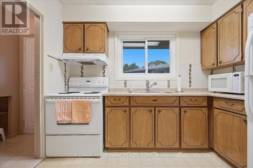 1167 Saturnia Crescent, Mississauga, ON - Indoor Photo Showing Kitchen