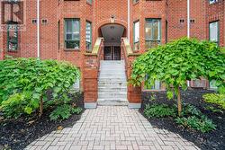 TH 8A - 801 KING STREET W Toronto, ON M5V 3C9