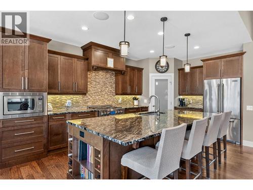 1084 Stockley Street, Kelowna, BC - Indoor Photo Showing Kitchen With Upgraded Kitchen
