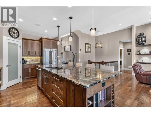 1084 Stockley Street, Kelowna, BC - Indoor Photo Showing Kitchen With Upgraded Kitchen
