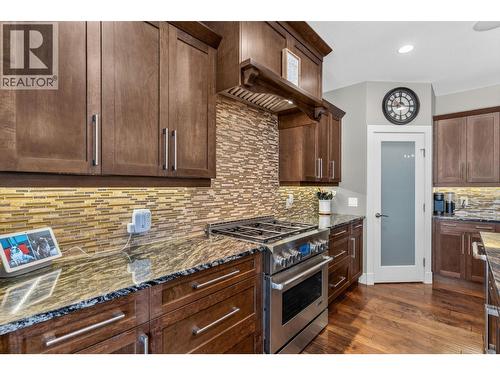 1084 Stockley Street, Kelowna, BC - Indoor Photo Showing Kitchen With Upgraded Kitchen