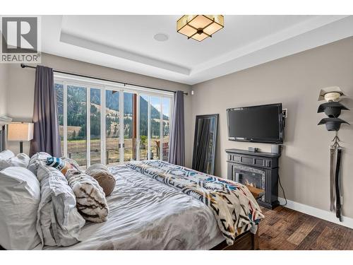 1084 Stockley Street, Kelowna, BC - Indoor Photo Showing Bedroom