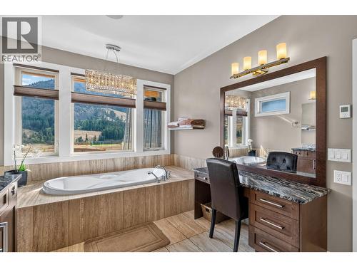 1084 Stockley Street, Kelowna, BC - Indoor Photo Showing Bathroom