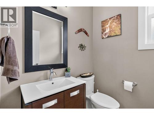 1084 Stockley Street, Kelowna, BC - Indoor Photo Showing Bathroom