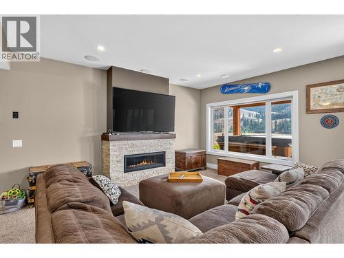 1084 Stockley Street, Kelowna, BC - Indoor Photo Showing Living Room With Fireplace