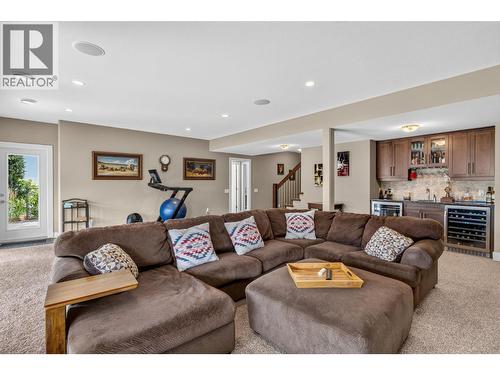 1084 Stockley Street, Kelowna, BC - Indoor Photo Showing Living Room