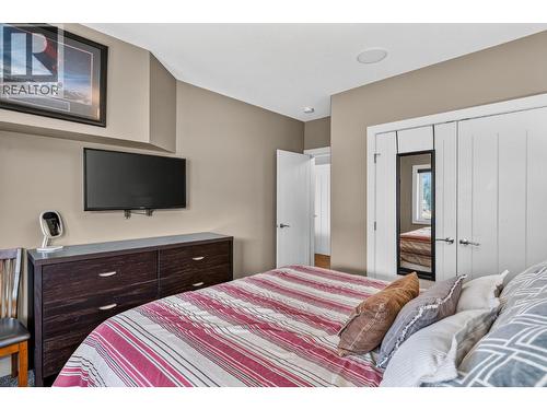 1084 Stockley Street, Kelowna, BC - Indoor Photo Showing Bedroom