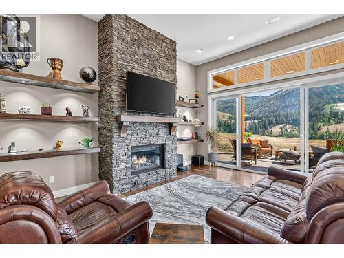 1084 Stockley Street, Kelowna, BC - Indoor Photo Showing Living Room With Fireplace