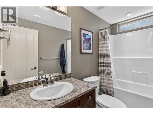 1084 Stockley Street, Kelowna, BC - Indoor Photo Showing Bathroom