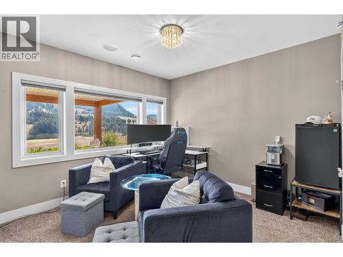 1084 Stockley Street, Kelowna, BC - Indoor