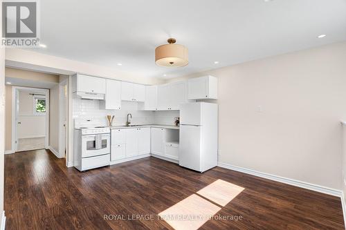 475 Melbourne Avenue, Ottawa, ON - Indoor Photo Showing Kitchen