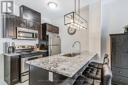 Kitchen with breakfast bar - 