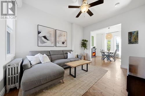 29 Railway Street, Hamilton, ON - Indoor Photo Showing Living Room
