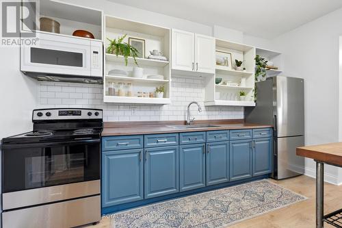 29 Railway Street, Hamilton, ON - Indoor Photo Showing Kitchen