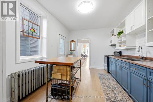 29 Railway Street, Hamilton, ON - Indoor Photo Showing Kitchen