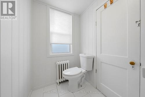 29 Railway Street, Hamilton, ON - Indoor Photo Showing Bathroom