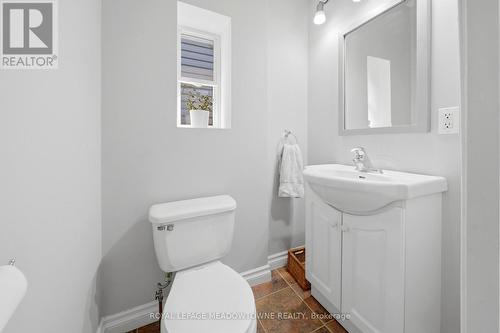 29 Railway Street, Hamilton, ON - Indoor Photo Showing Bathroom