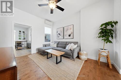 29 Railway Street, Hamilton, ON - Indoor Photo Showing Living Room