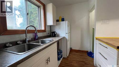 355 10Th Street E, Prince Albert, SK - Indoor Photo Showing Kitchen With Double Sink