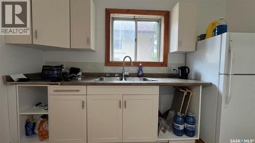 355 10Th Street E, Prince Albert, SK - Indoor Photo Showing Kitchen With Double Sink