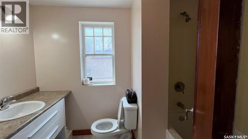 355 10Th Street E, Prince Albert, SK - Indoor Photo Showing Bathroom