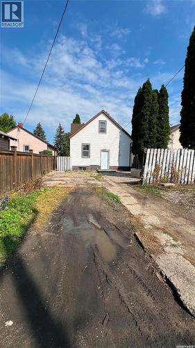 355 10Th Street E, Prince Albert, SK - Outdoor