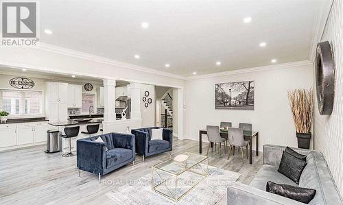 4760 Deforest Crescent, Burlington, ON - Indoor Photo Showing Living Room