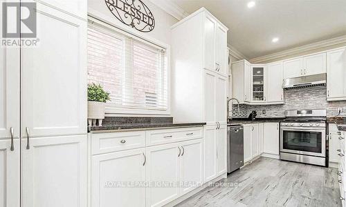 4760 Deforest Crescent, Burlington, ON - Indoor Photo Showing Kitchen