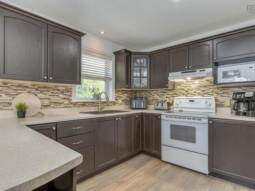 16 Quindora Crescent, Dartmouth, NS - Indoor Photo Showing Kitchen