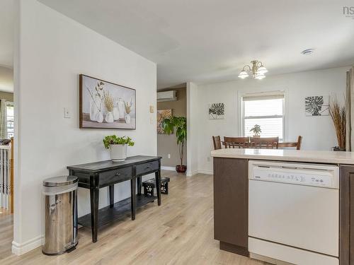 16 Quindora Crescent, Dartmouth, NS - Indoor Photo Showing Kitchen