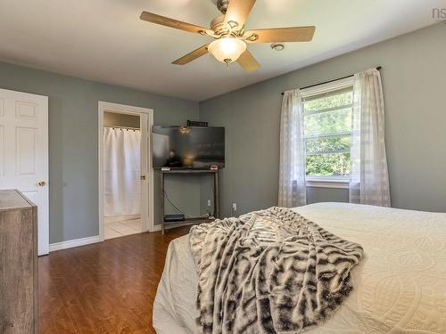 16 Quindora Crescent, Dartmouth, NS - Indoor Photo Showing Bedroom