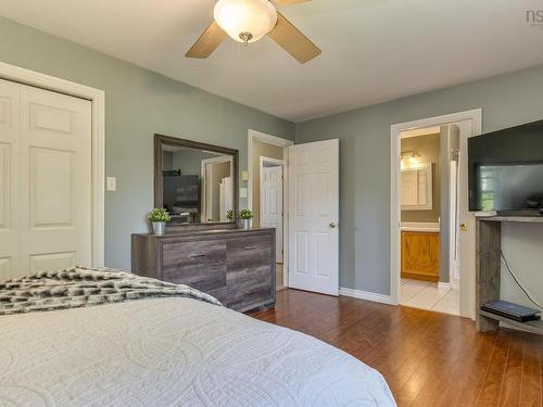 16 Quindora Crescent, Dartmouth, NS - Indoor Photo Showing Bedroom
