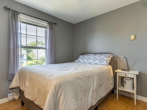16 Quindora Crescent, Dartmouth, NS - Indoor Photo Showing Bedroom